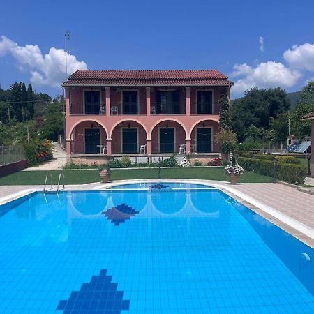 Gregory-Vassilis Apartments Дассия Экстерьер фото