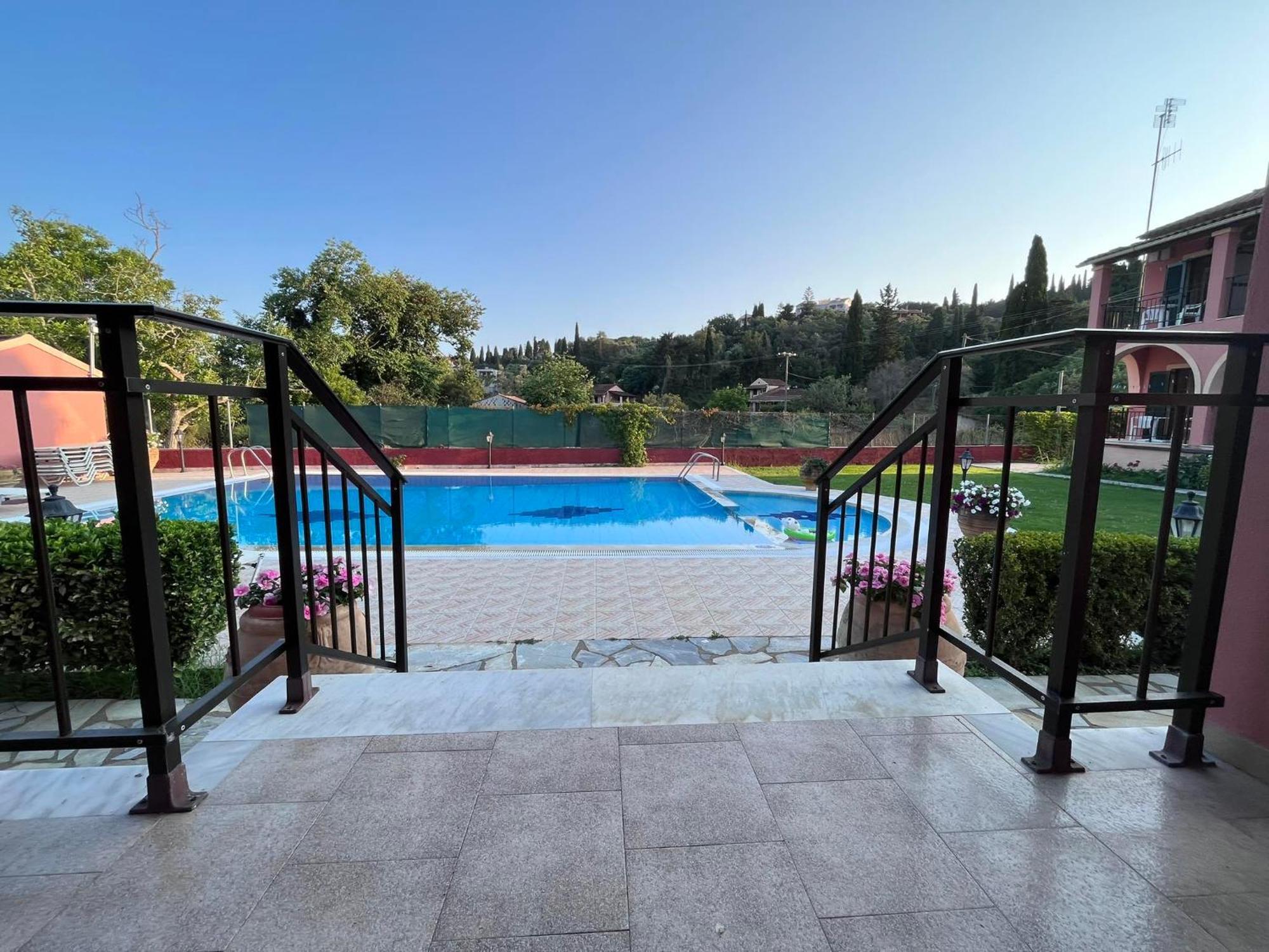 Gregory-Vassilis Apartments Дассия Экстерьер фото