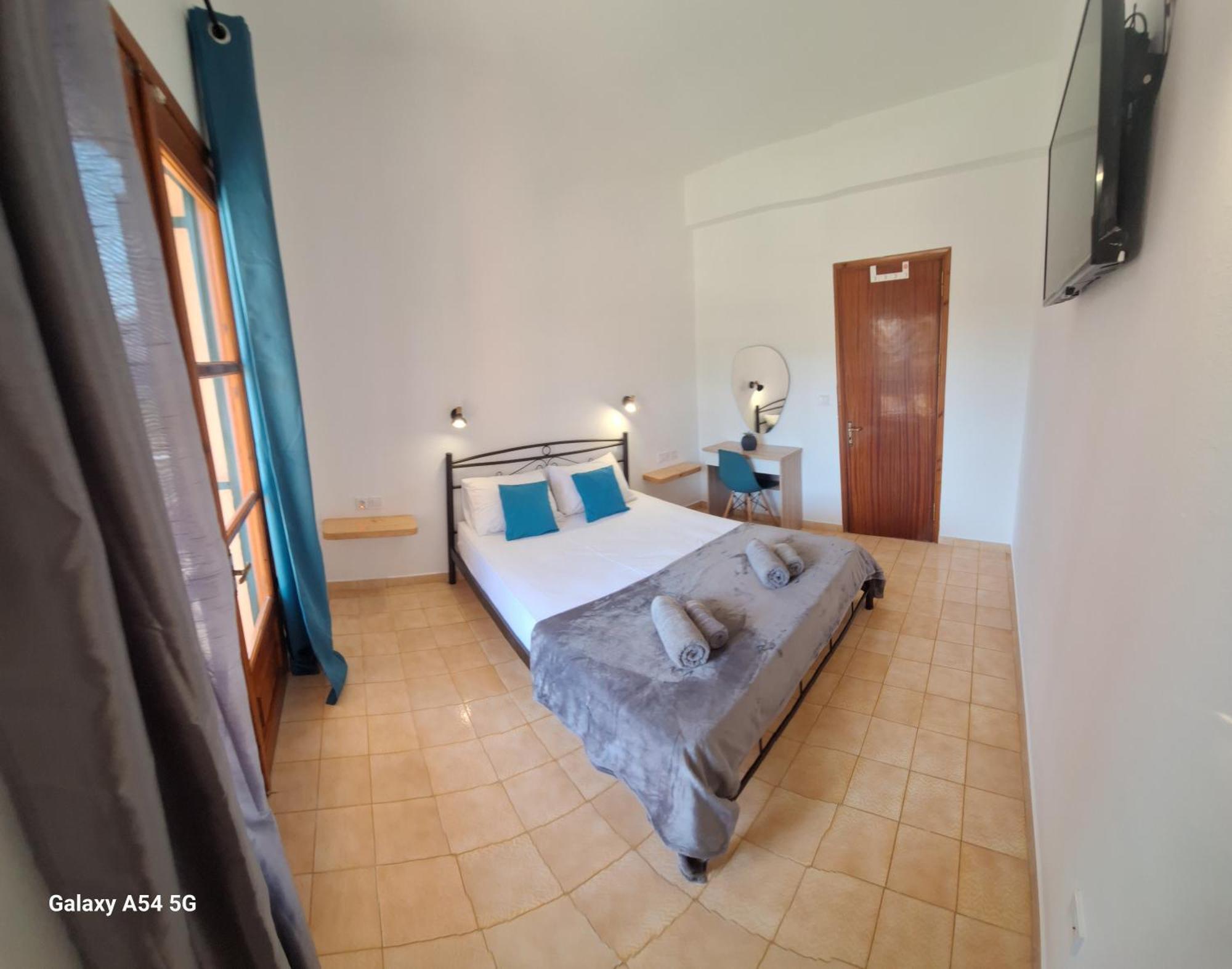 Gregory-Vassilis Apartments Дассия Экстерьер фото