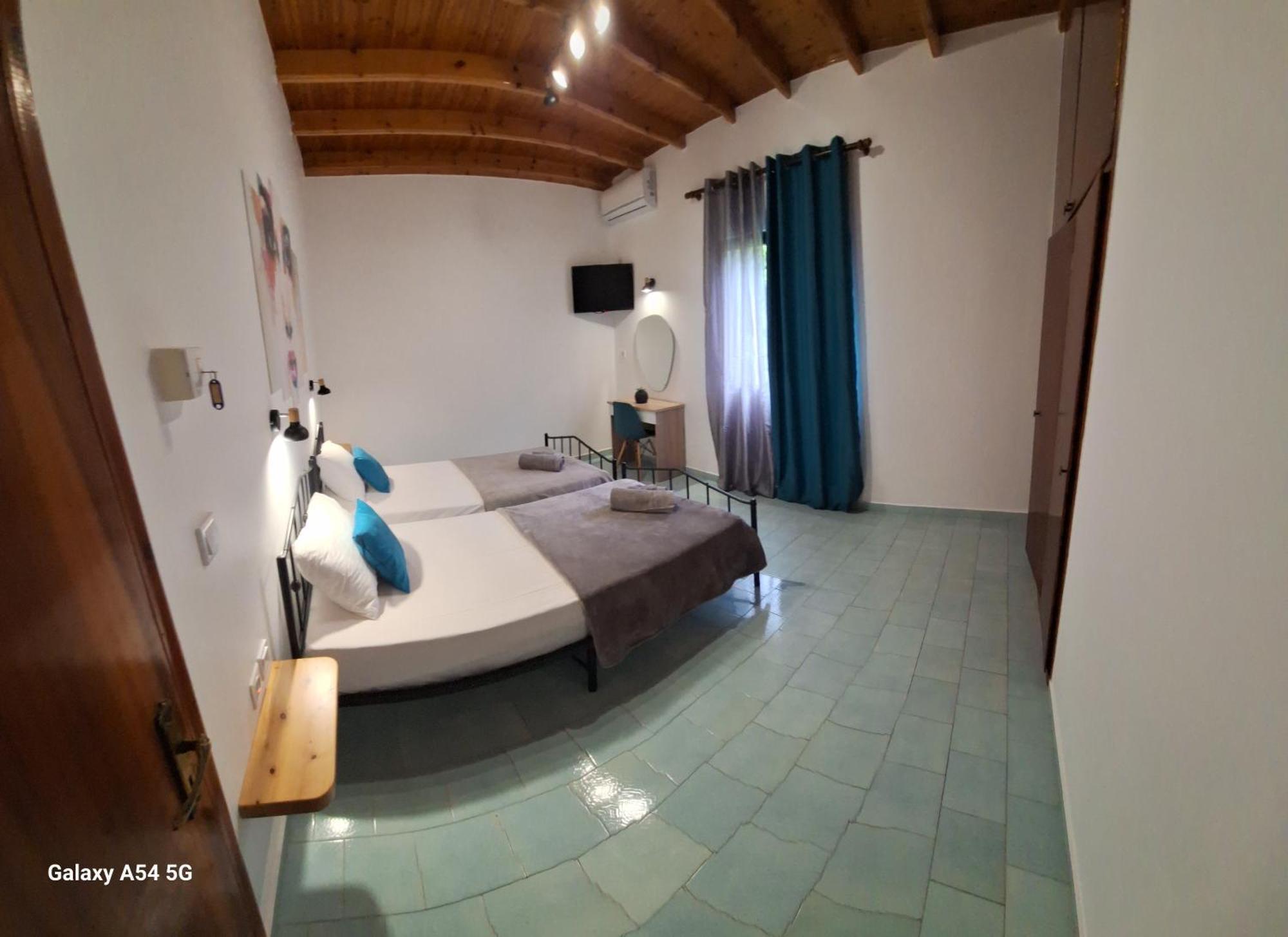Gregory-Vassilis Apartments Дассия Экстерьер фото