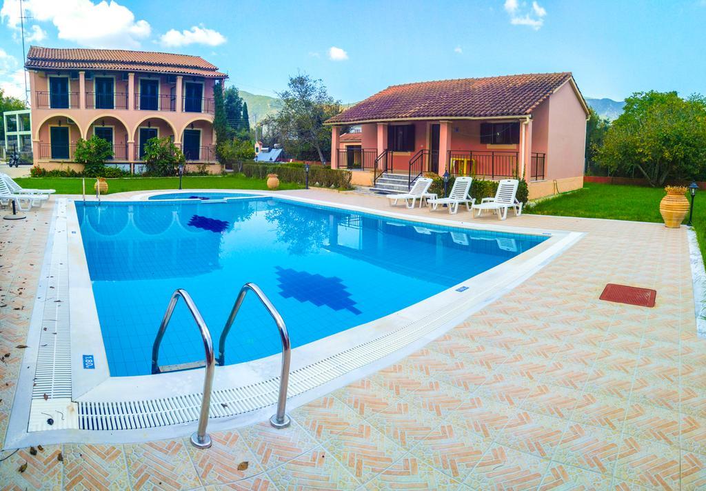 Gregory-Vassilis Apartments Дассия Экстерьер фото
