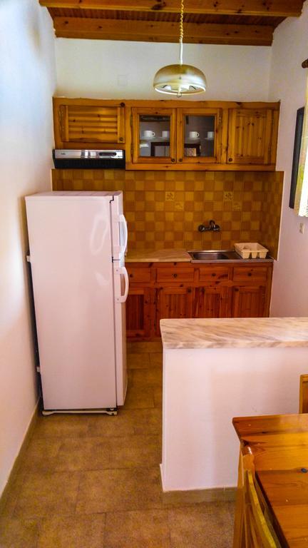 Gregory-Vassilis Apartments Дассия Экстерьер фото
