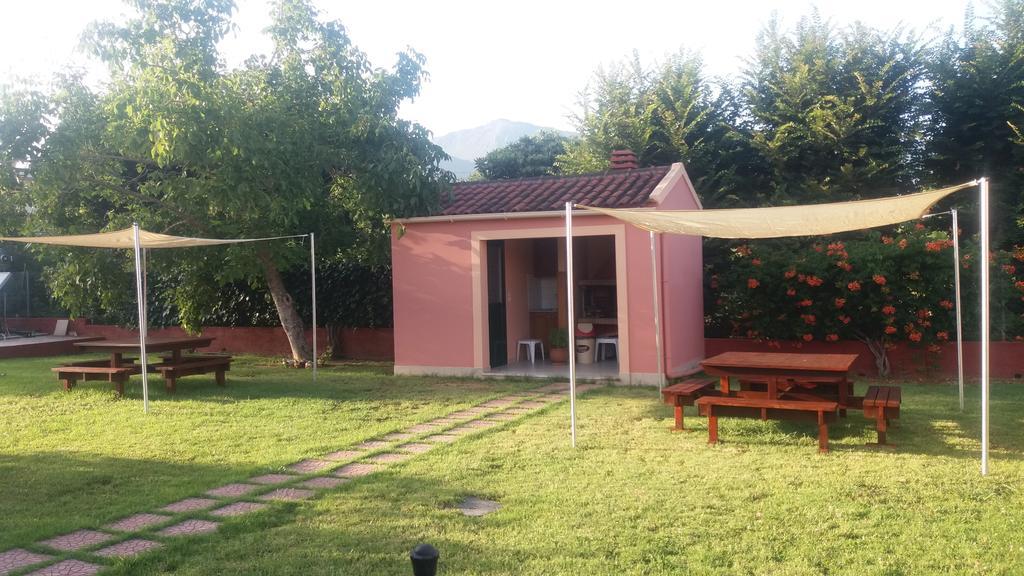 Gregory-Vassilis Apartments Дассия Экстерьер фото
