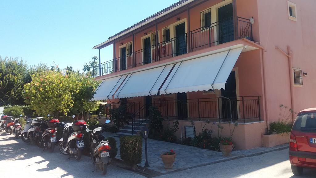 Gregory-Vassilis Apartments Дассия Экстерьер фото